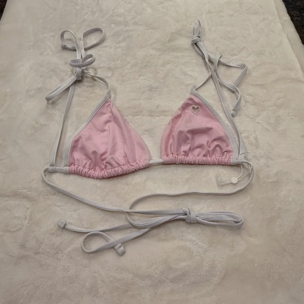 New! Frankies Bikinis Alessa Bikini Top pink with heart cutout 31075